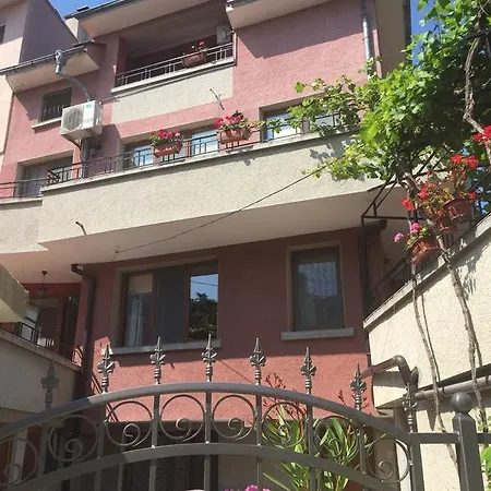 Serbezovi Apartment *